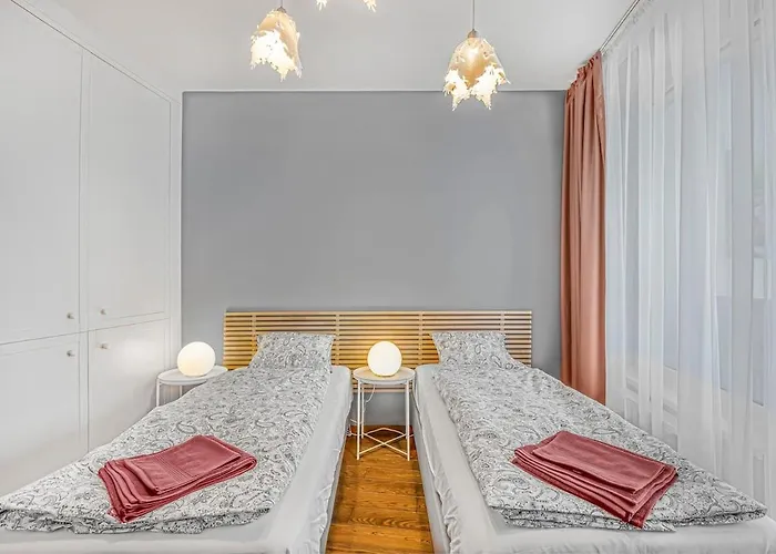 New Large Apartment, Free Parking!