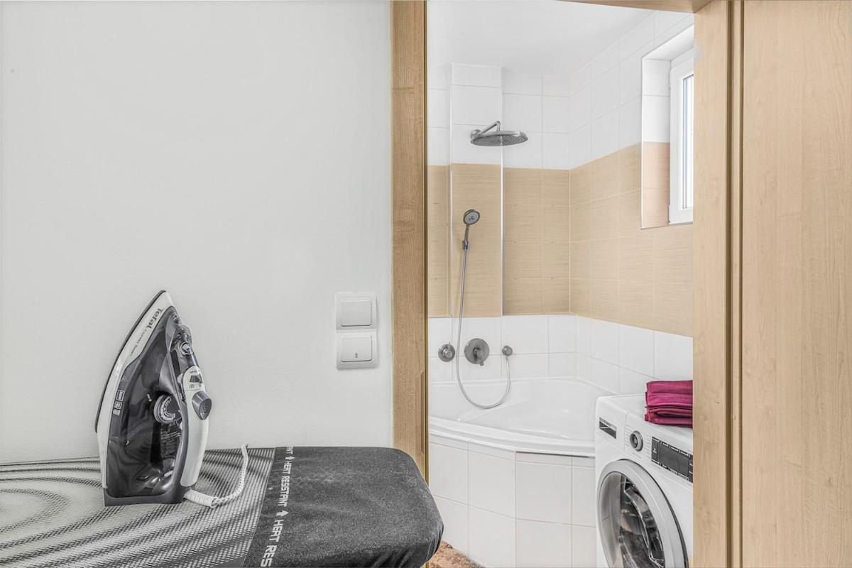 Апартаменты New Large Apartment, Free Parking!