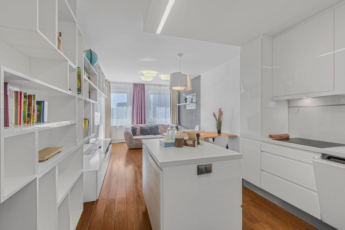 Апартаменты New Large Apartment, Free Parking! *