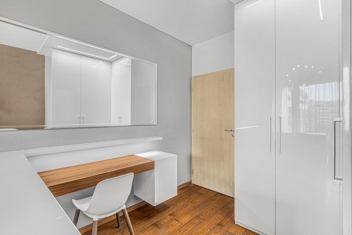 New Large Apartment, Free Parking! Апартаменты Прага