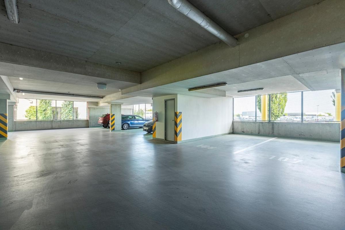 Апартаменты New Large Apartment, Free Parking!