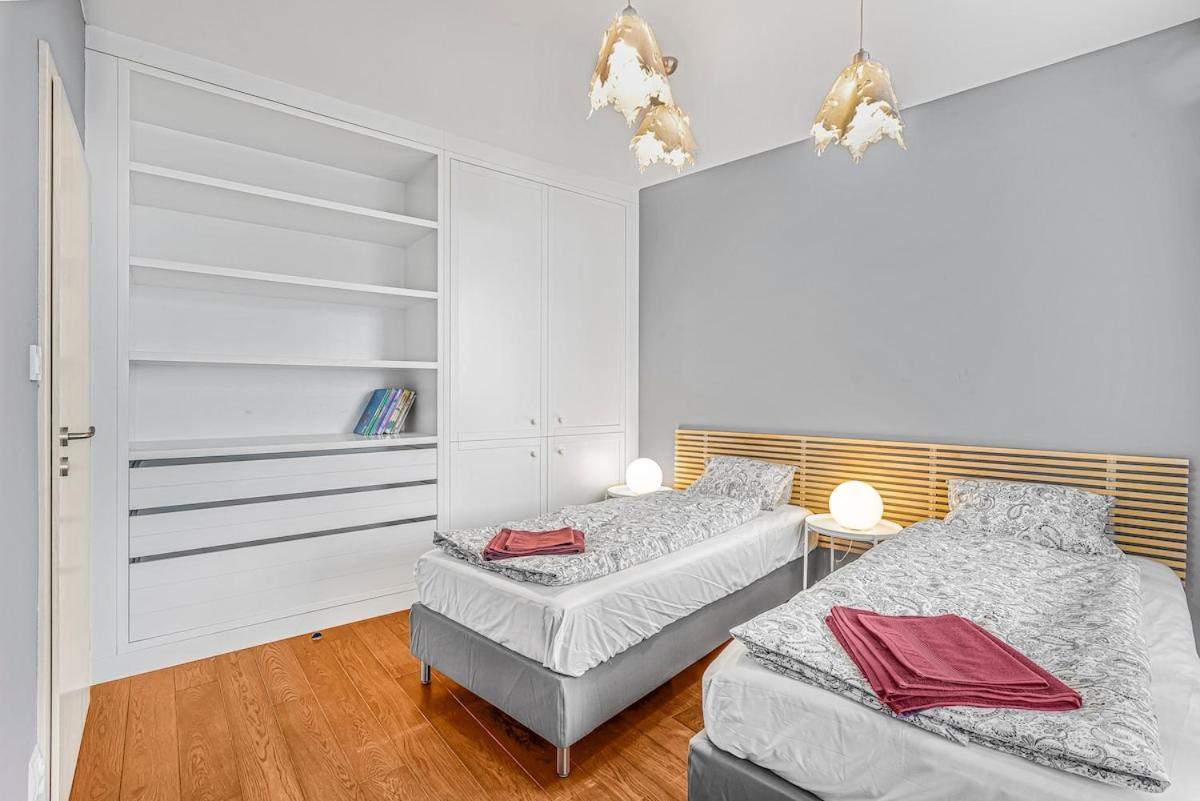 New Large Apartment, Free Parking! Апартаменты *