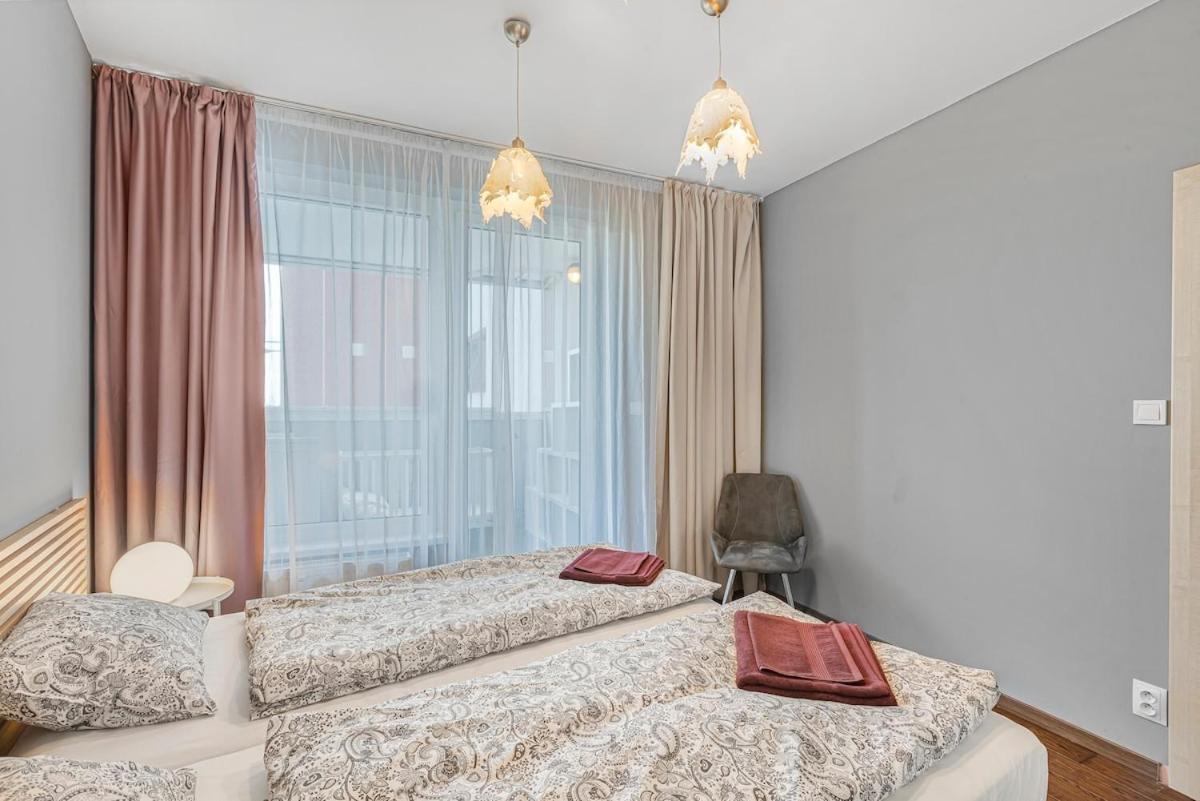 New Large Apartment, Free Parking! Apartament *