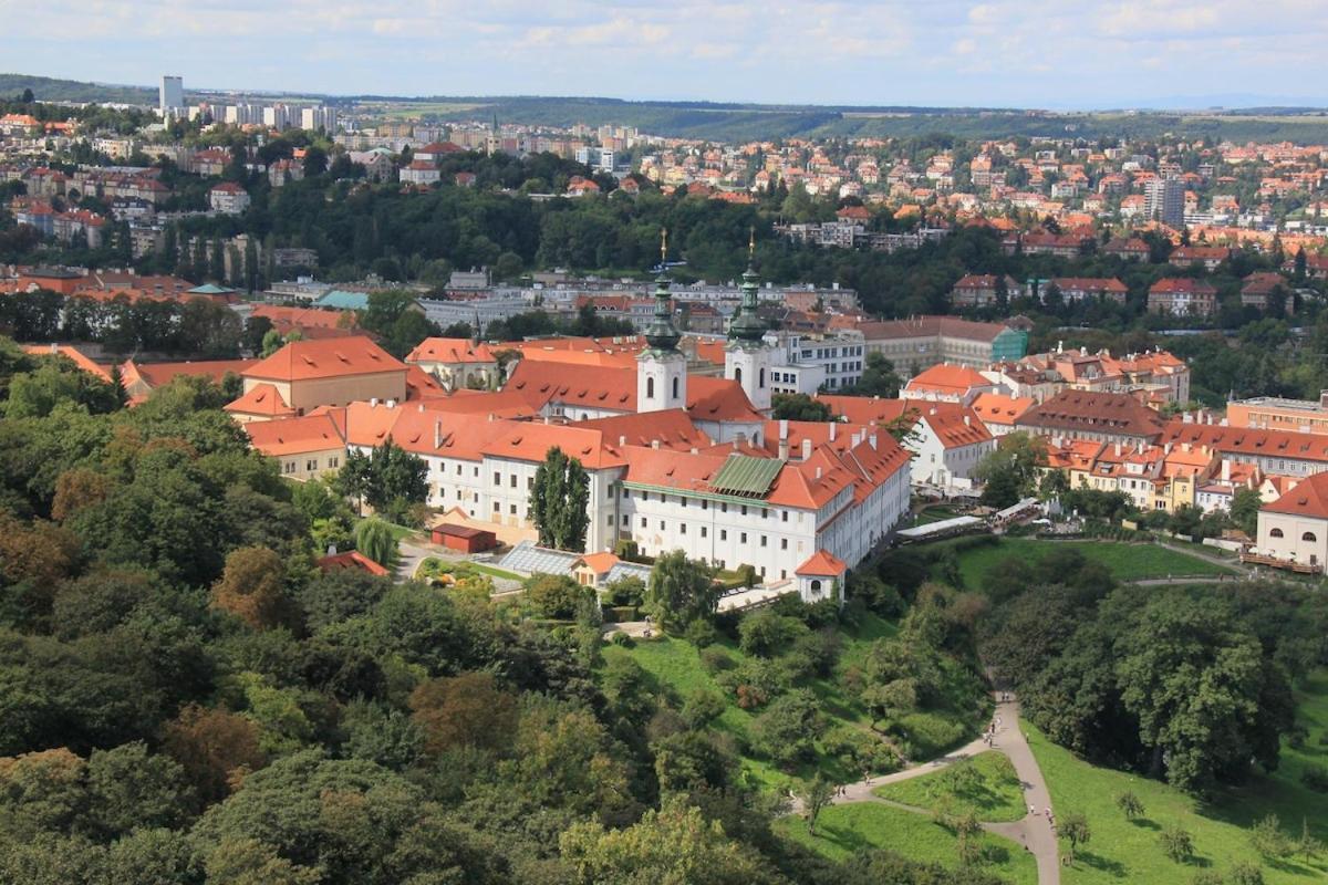 New Large Apartment, Free Parking! Apartament Praga