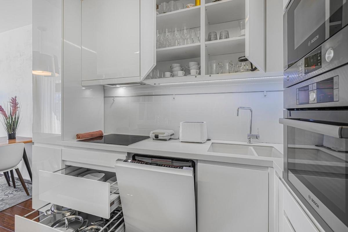 Apartament New Large Apartment, Free Parking!