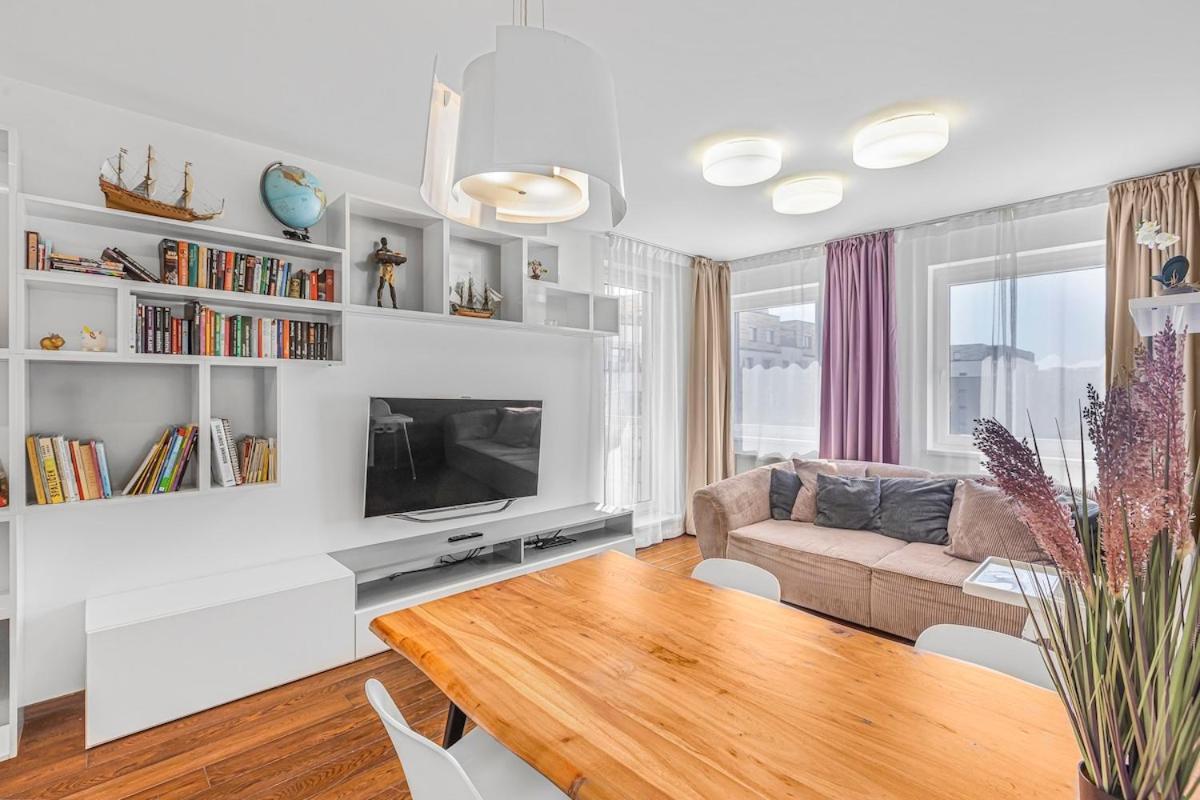 New Large Apartment, Free Parking! Apartament *